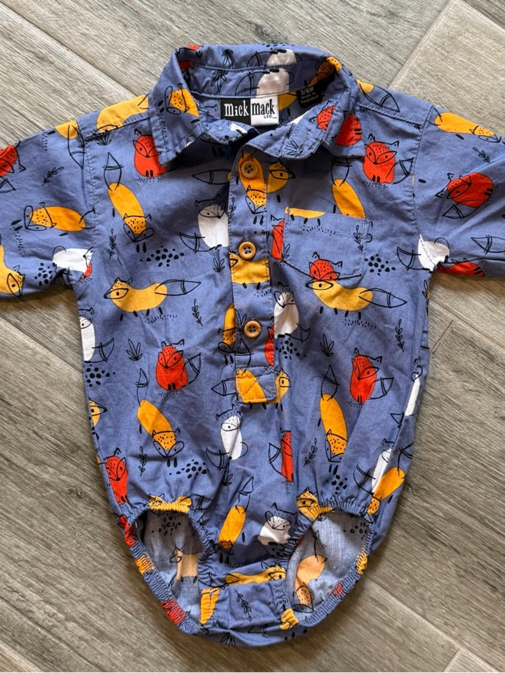 Mick Mack Button-Down Baby
Bodysuit Fox Pattern Size 3-6
months